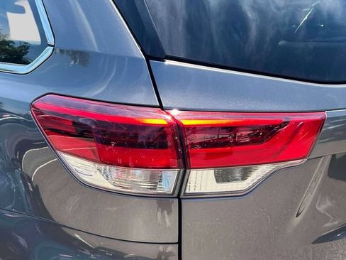 Certified 2019 Toyota Highlander LE AWD/4WD image 13