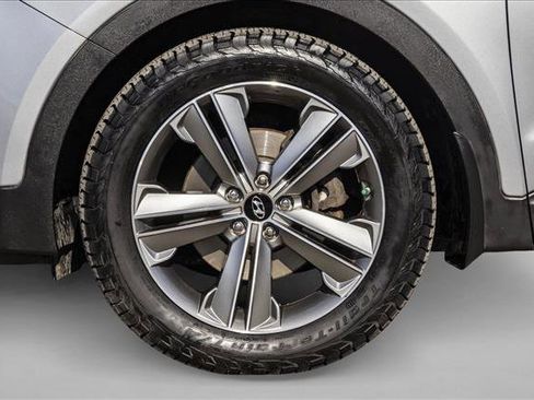 Used 2014 Hyundai Santa Fe GLS image 9