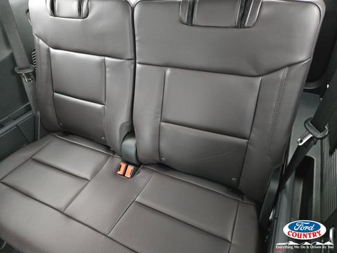 New 2026 Ford Explorer Platinum image 8