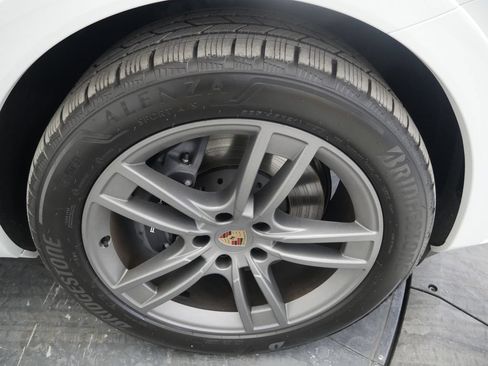 Certified 2026 Porsche Cayenne AWD/4WD image 16