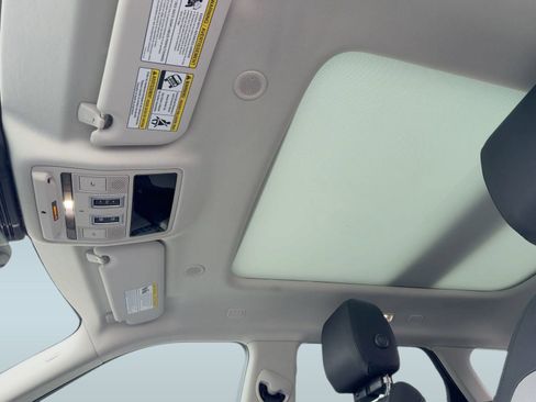 Used 2024 Land Rover Range Rover Evoque Dynamic SE image 49