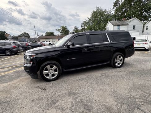 Used 2018 Chevrolet Suburban LT image 21