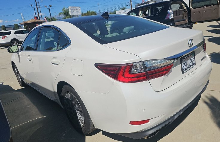 Used 2018 Lexus ES 350 w/ Navigation System Package FWD image 3