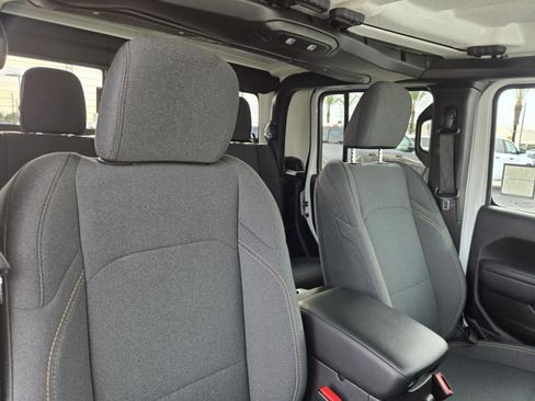 Certified 2024 Jeep Gladiator Sport image 32