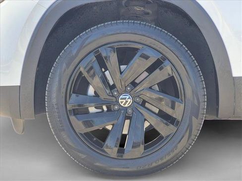 Used 2022 Volkswagen Atlas Cross Sport SE FWD image 24
