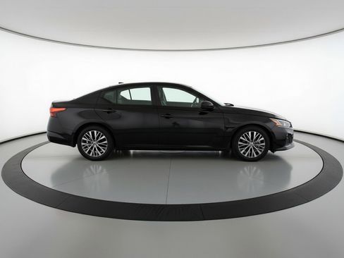 Used 2025 Nissan Altima 2.5 SV image 11