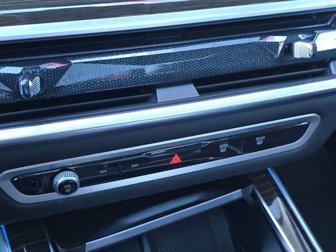 Used 2024 BMW X7 xDrive40i w/ Premium Package image 21