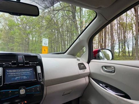 Used 2014 Nissan Leaf SV FWD image 10