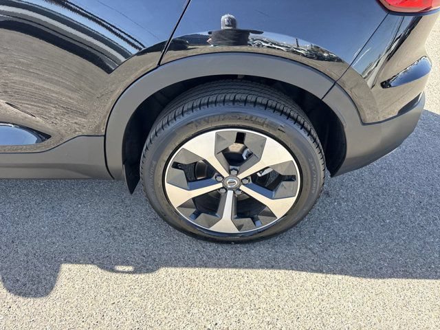 Certified 2025 Volvo XC40 B5 Core w/ Protection Package Premier AWD/4WD image 10