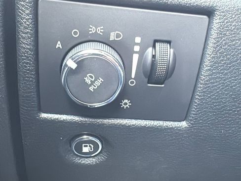 Used 2016 Jeep Grand Cherokee Limited AWD/4WD image 25