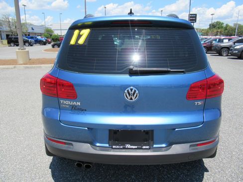 Used 2017 Volkswagen Tiguan Limited w/ Premium Package FWD image 6
