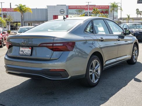 Used 2024 Volkswagen Jetta SE FWD image 4