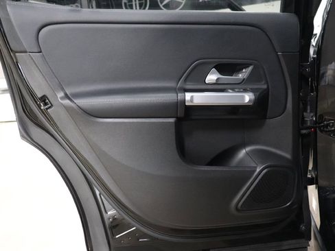 Used 2020 Mercedes-Benz GLB 250 image 13