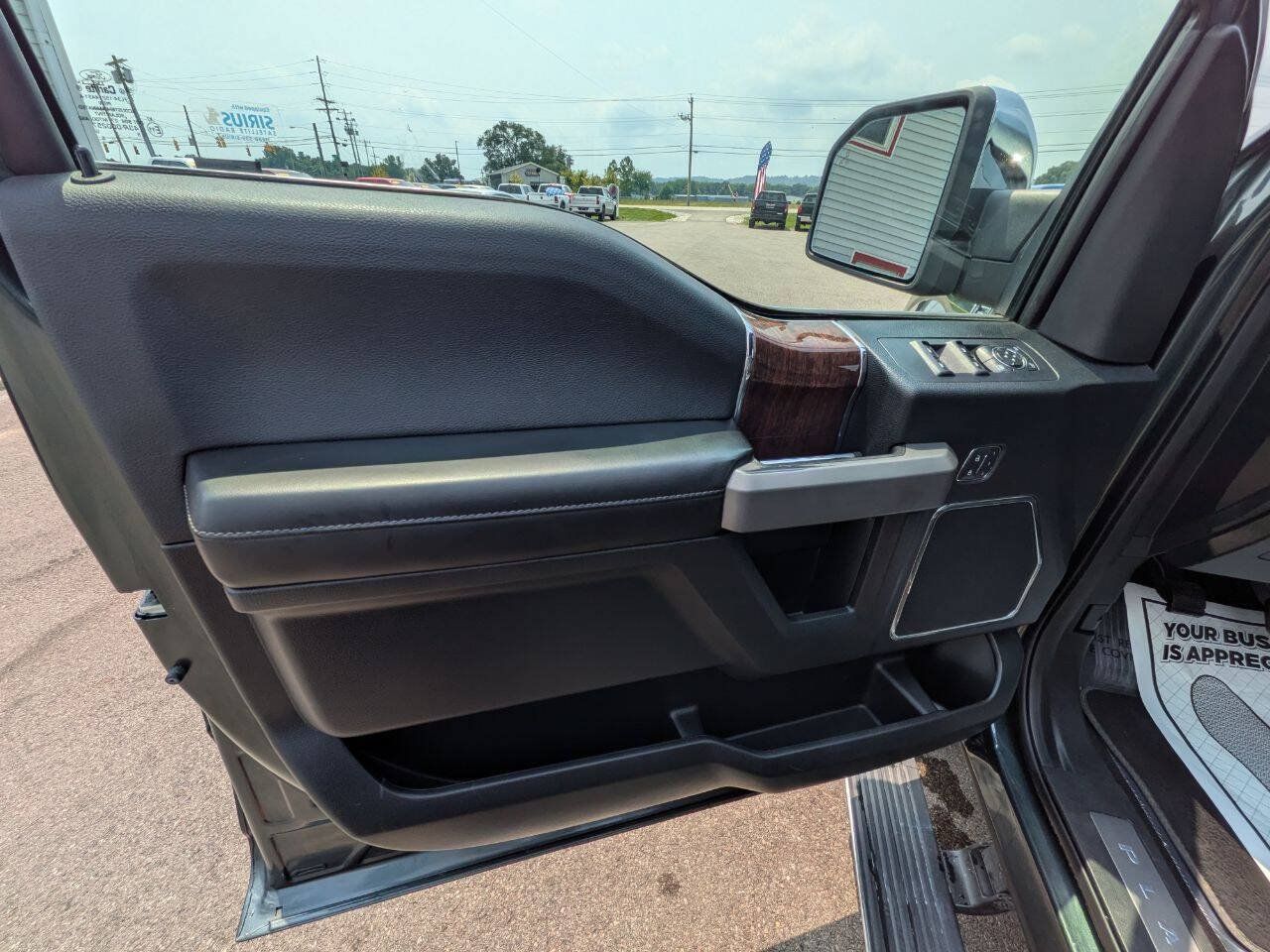 Used 2015 Ford F150 Platinum w/ Equipment Group 701A Luxury AWD/4WD image 21