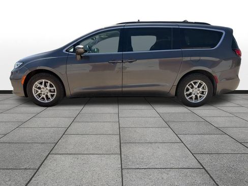 Used 2022 Chrysler Pacifica Touring-L image 2
