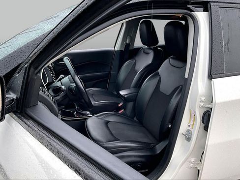 Used 2021 Jeep Compass Latitude FWD image 8