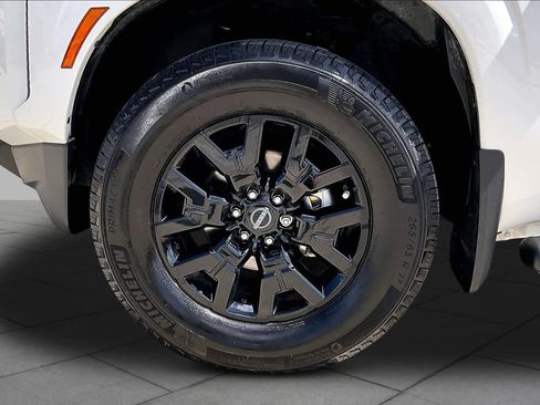 Used 2023 Nissan Frontier SV w/ Midnight Edition Package RWD image 10
