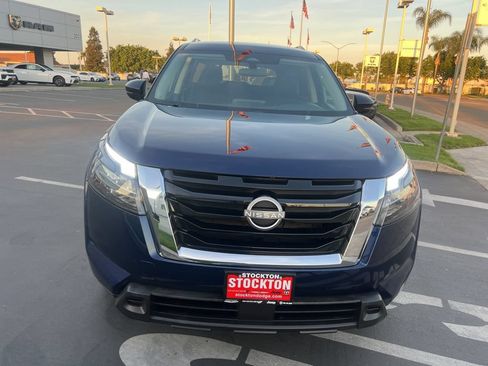 Used 2025 Nissan Pathfinder SV AWD/4WD image 6