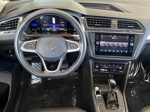 Used 2023 Volkswagen Tiguan SE FWD image 13