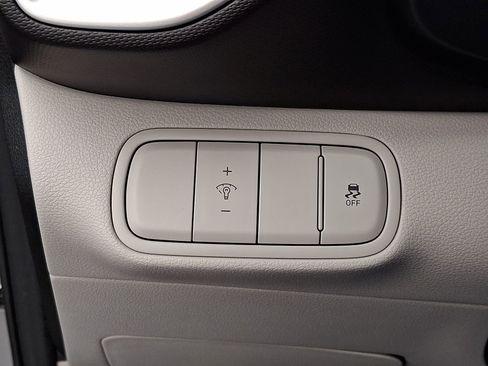 Used 2025 Hyundai Venue SEL FWD image 27