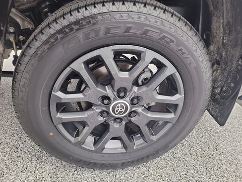 Used 2024 Toyota Tundra Platinum AWD/4WD image 9