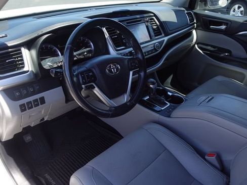 Used 2017 Toyota Highlander Limited Platinum AWD/4WD image 14