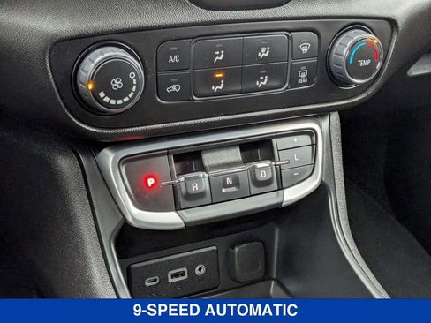 Used 2024 GMC Terrain SLE image 22