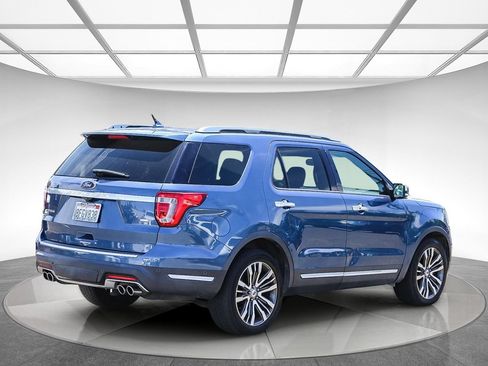 Used 2018 Ford Explorer Platinum AWD/4WD image 3