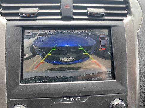 Used 2019 Ford Fusion SE FWD image 20