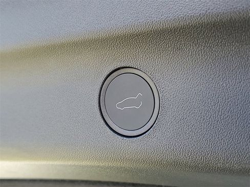 Used 2024 Tesla Model Y Performance image 11