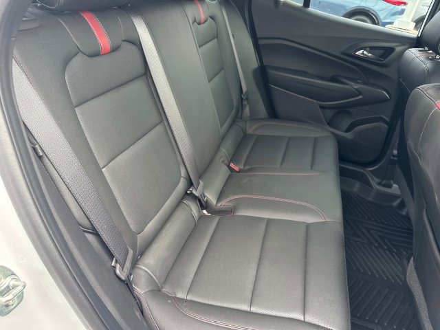 Used 2025 Chevrolet Trax RS w/ Sunroof Package FWD image 17