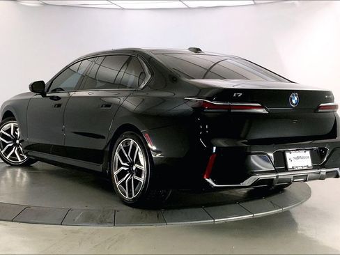 Certified 2023 BMW i7 xDrive60 w/ Executive Package 2 AWD/4WD image 10