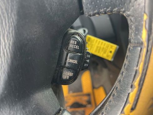 Used 2001 Nissan Frontier SE image 14