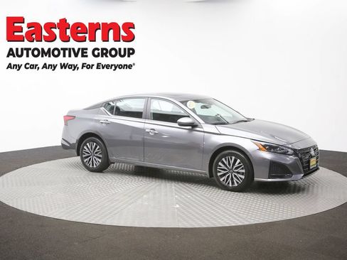 Used 2024 Nissan Altima 2.5 SV w/ SV Premium Package AWD/4WD image 44