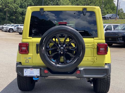 Used 2022 Jeep Wrangler Unlimited Sahara w/ Cold Weather Group AWD/4WD image 4