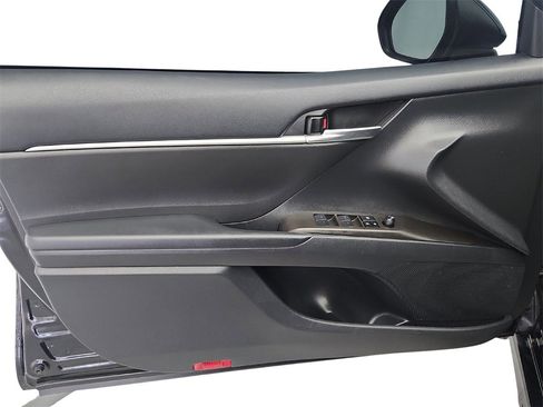 Used 2023 Toyota Camry SE image 19