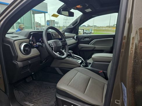 Used 2024 Chevrolet Colorado ZR2 w/ ZR2 Convenience Package III AWD/4WD image 12
