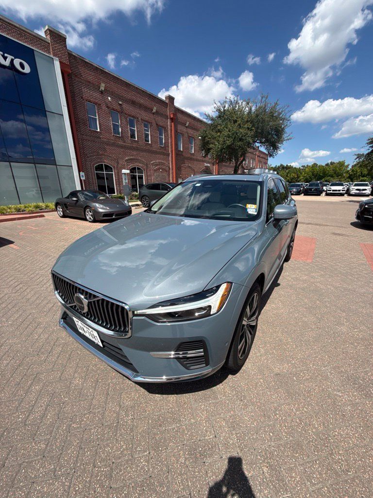 Used 2023 Volvo XC60 B5 Ultimate w/ Protection Package Premier AWD/4WD image 1