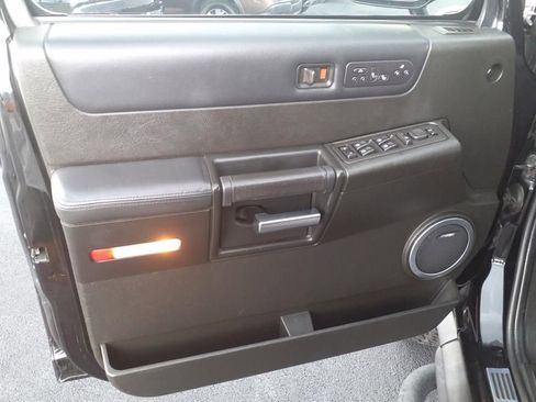 Used 2005 HUMMER H2 SUT w/ Preferred Equipment Group image 21