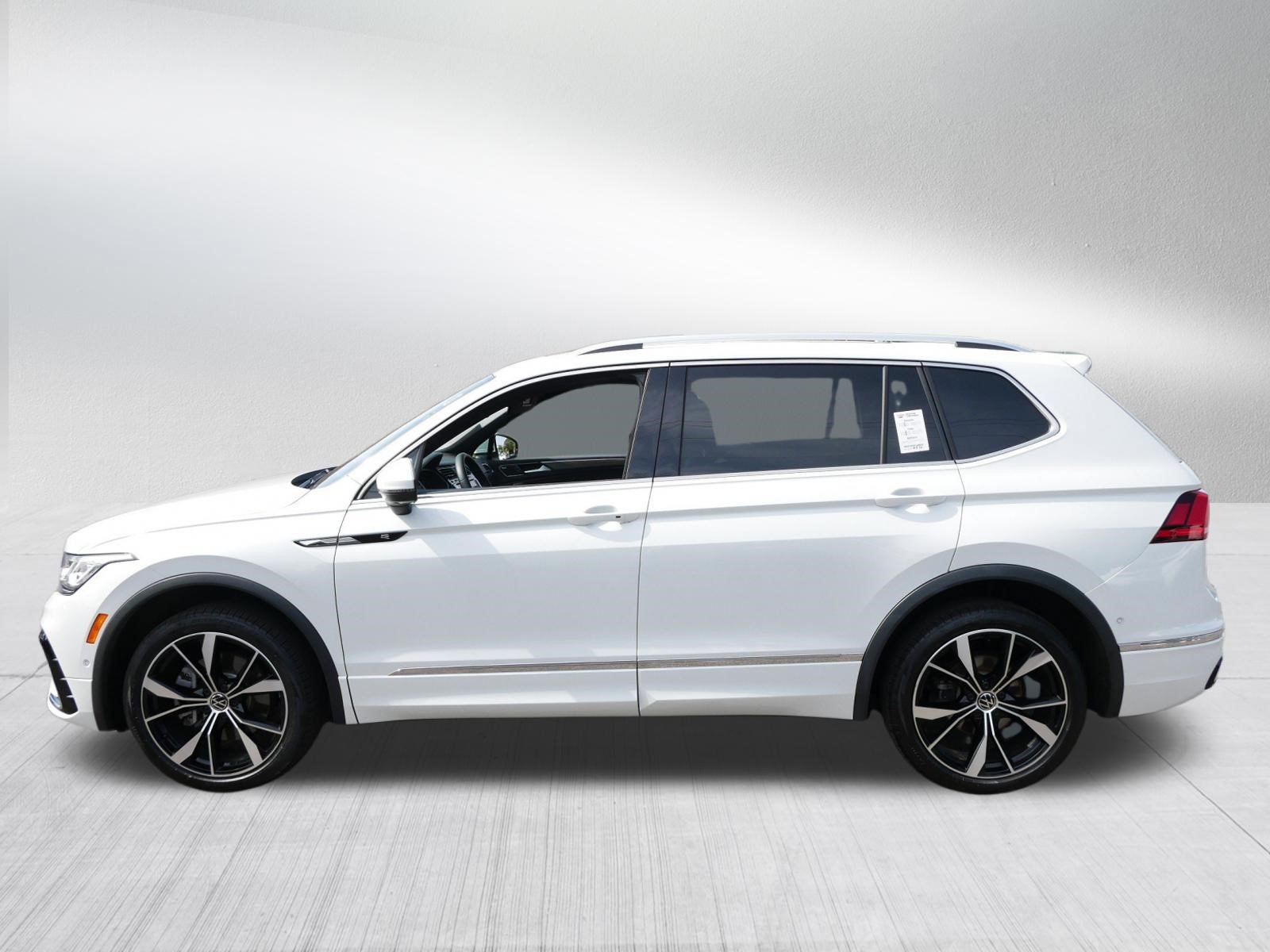 Certified 2024 Volkswagen Tiguan SEL R-Line AWD/4WD image 4