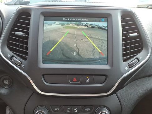 Certified 2022 Jeep Cherokee Latitude Lux w/ Sun & Sound Group AWD/4WD image 24