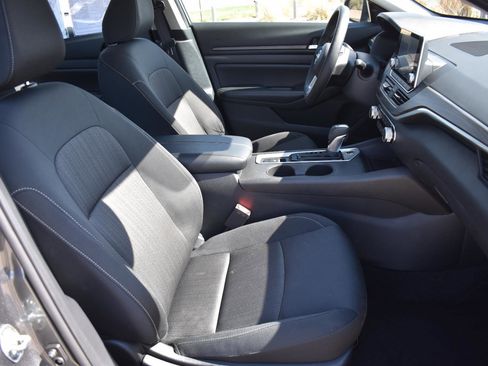 Used 2025 Nissan Altima 2.5 SV image 14