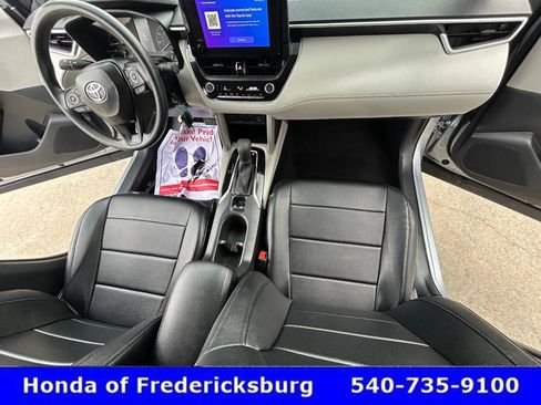 Used 2025 Toyota Corolla Cross L image 31