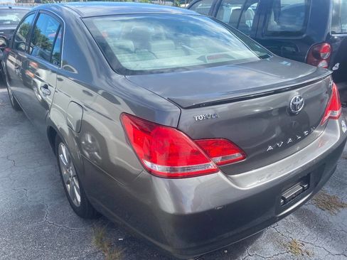 Used 2005 Toyota Avalon XLS image 2