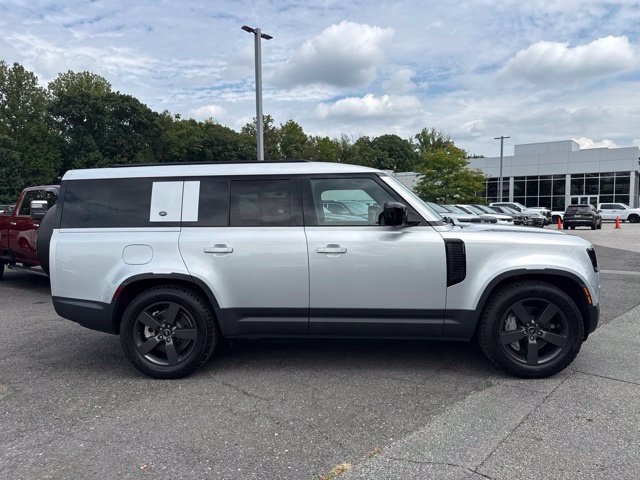 Used 2023 Land Rover Defender 130 SE AWD/4WD image 17