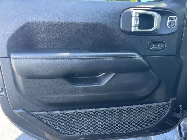 Used 2018 Jeep Wrangler Unlimited Sahara AWD/4WD image 15