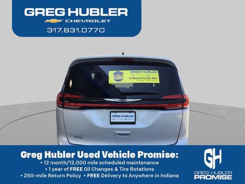Used 2024 Chrysler Pacifica Touring-L FWD image 8