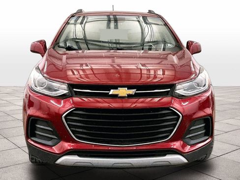 Used 2020 Chevrolet Trax LT w/ LT Convenience Package AWD/4WD image 3