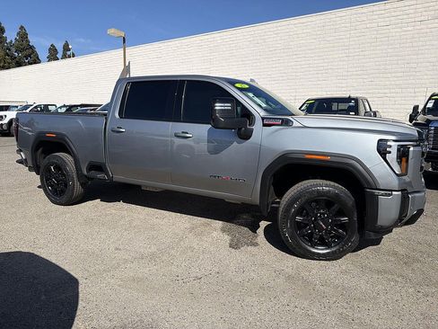 Used 2025 GMC Sierra 2500 AT4 AWD/4WD image 4