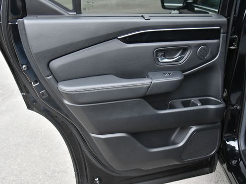 Used 2025 Honda Pilot EX-L image 37